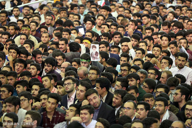 Ayatollah Khamenei meets with teachers and university staff on Teachers Week
