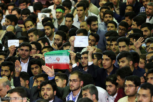 Ayatollah Khamenei meets with teachers and university staff on Teachers Week