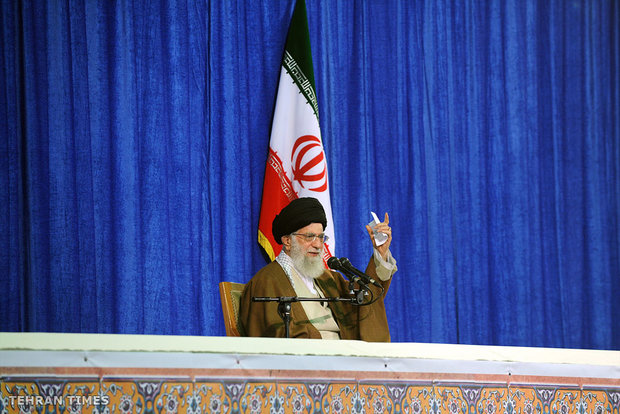 Ayatollah Khamenei meets with teachers and university staff on Teachers Week
