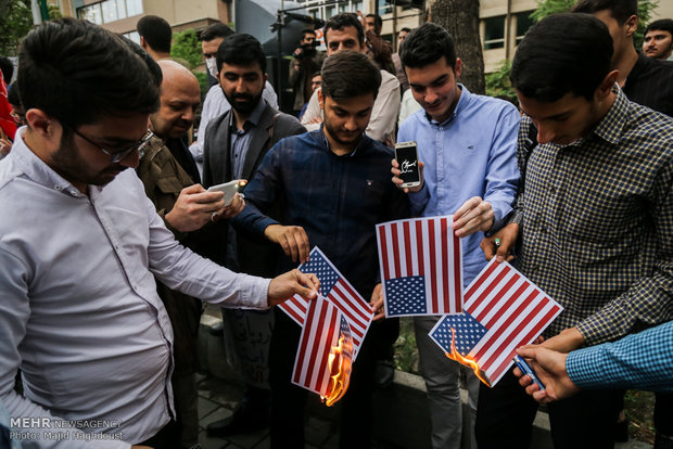 Tahran'da Trump karşıtı protesto