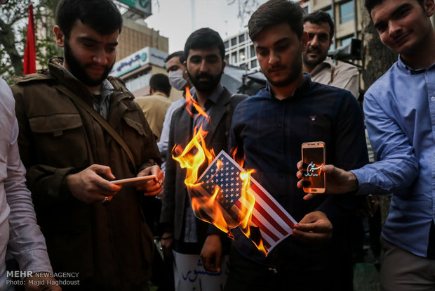 Tahran'da Trump karşıtı protesto