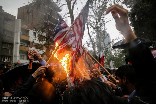 Tahran'da Trump karşıtı protesto