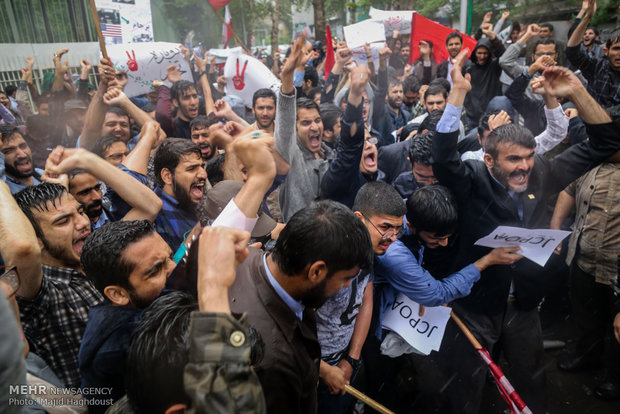 Tahran'da Trump karşıtı protesto