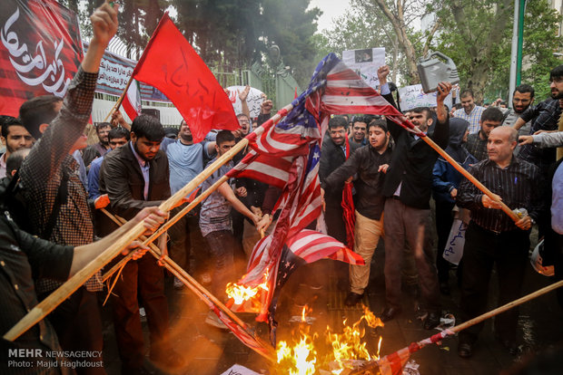 Tahran'da Trump karşıtı protesto