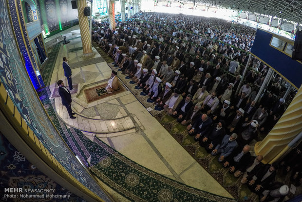 Ayatollah Khatami leads Tehran Friday prayers 