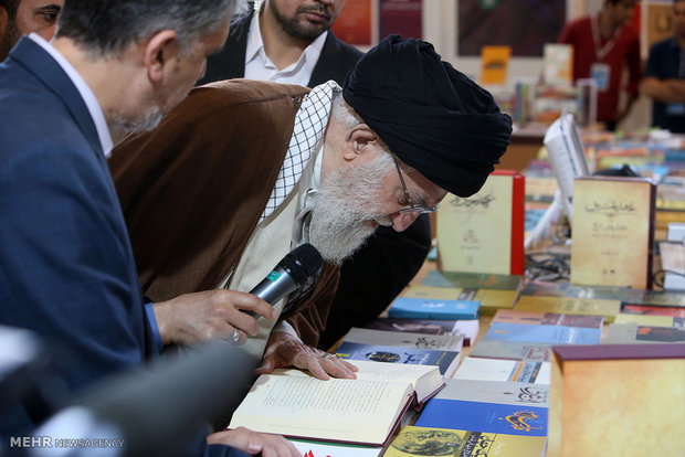 بازدید رهبر انقلاب از سی و یکمین نمایشگاه بین‌المللی کتاب تهران.