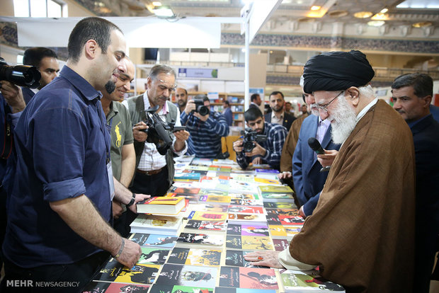 بازدید رهبر انقلاب از سی و یکمین نمایشگاه بین‌المللی کتاب تهران.