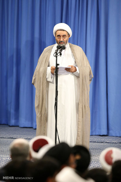 Leader receives participants at the International Congress on the Role of Shia in the Advent and Advancement of Islamic Sciences 