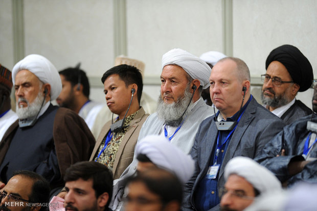 Leader receives participants at the International Congress on the Role of Shia in the Advent and Advancement of Islamic Sciences 