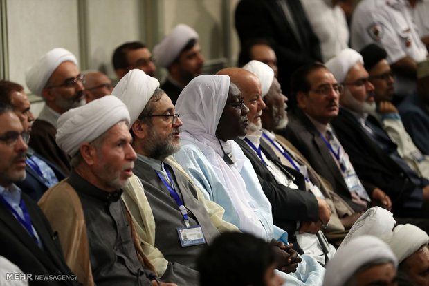 Leader receives participants at the International Congress on the Role of Shia in the Advent and Advancement of Islamic Sciences 