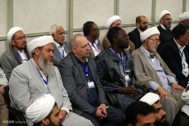 Leader receives participants at the International Congress on the Role of Shia in the Advent and Advancement of Islamic Sciences 