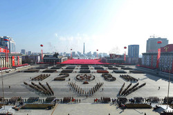 كوريا الشمالية تنظم عرضا عسكريا بمناسبة الذكرى السبعين لتأسيسها
