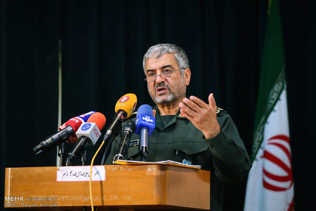 ایرانی عوام کا انقلاب اسلامی کے اہداف کی طرف گامزن رہنے میں اہم کردار