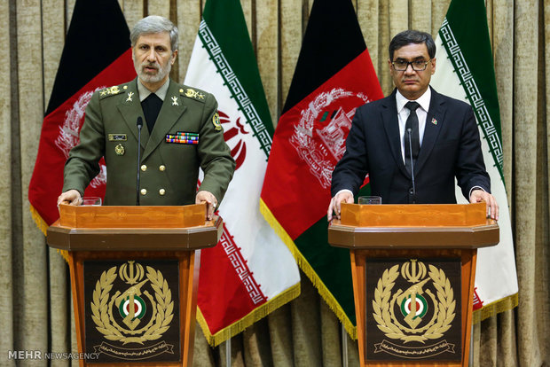 لقاء وزيري الدافاع الإيراني والافغاني