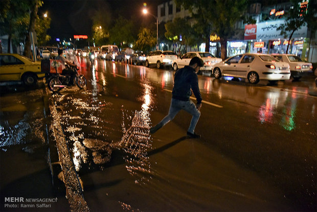 آبگرفتگی برخی خیابان های مشهد به دنبال بارش شدید باران