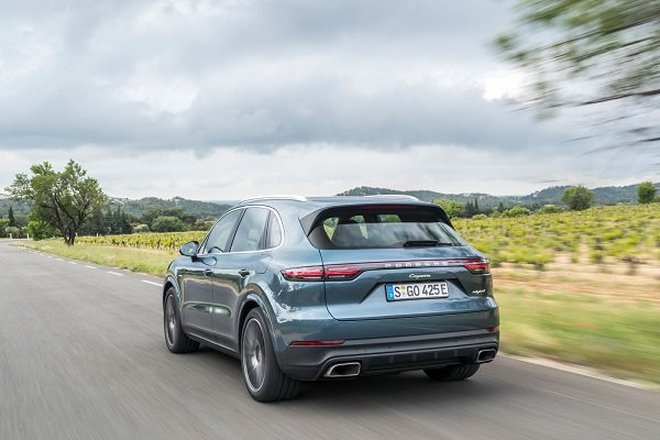 Hibridna vozila v Teheranu izvzeta iz omejitev prometa s sistemom par-lih številk