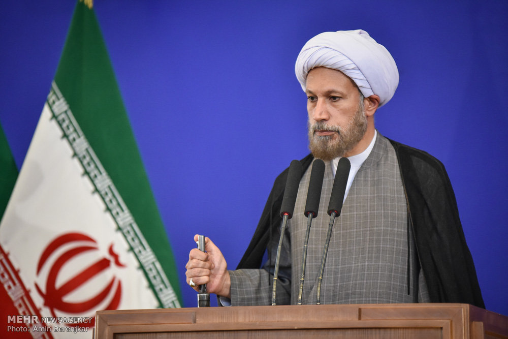 حضور پرقدرت در عرصه های بین المللی تضمین کننده اقتدار ایران است