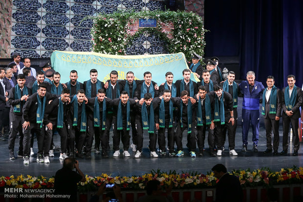 İranlı futbolcuların Dünya Kupası'na uğurlama töreni
