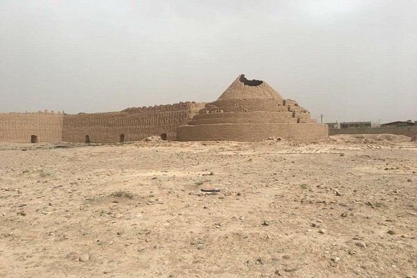 بنای تاریخی یخدان لنگر در معرض تخریب قرار دارد