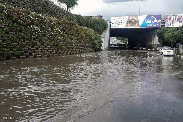 بارش شدید باران و آبگرفتگی معابر در کرج