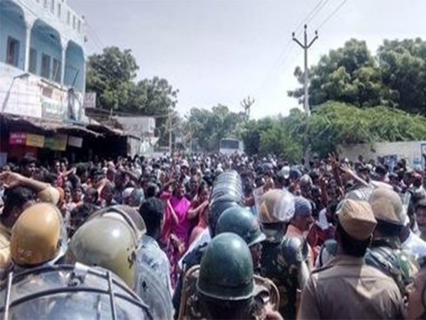 ہندوستان میں مظاہرین پر پولیس کی فائرنگ سے 9 افراد ہلاک