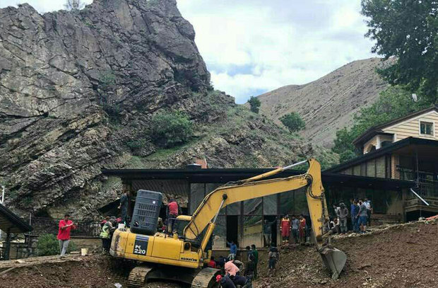 نجات ۲۰فرد گرفتار در حاشیه رودخانه جاجرود/امدادو نجات ادامه دارد