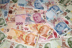 العملة التركية تواصل تراجعها أمام الدولار بأقل مستوى على الإطلاق