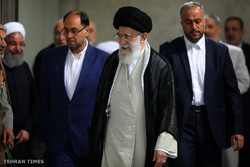 Heads of government branches, authorities meet with Ayatollah Khamenei