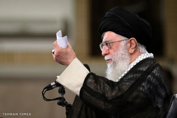 Heads of government branches, authorities meet with Ayatollah Khamenei