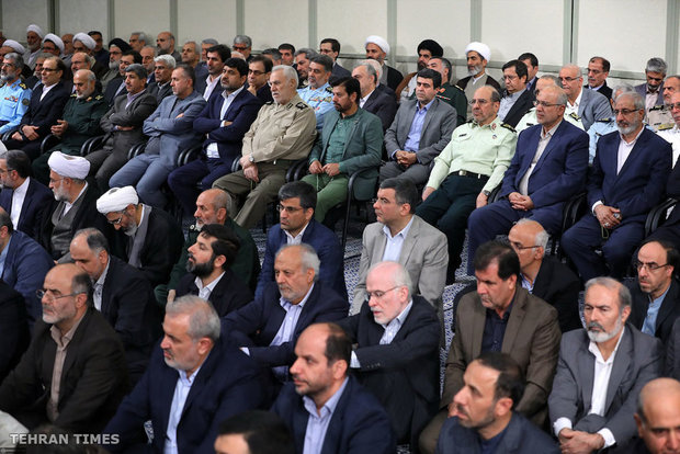Heads of government branches, authorities meet with Ayatollah Khamenei