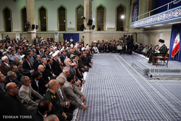 Heads of government branches, authorities meet with Ayatollah Khamenei