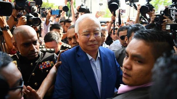 ضبط 30 مليون دولار في منازل رئيس وزراء ماليزيا السابق