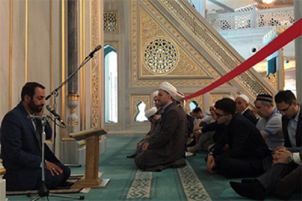 تلاوت قاری ایرانی در نماز جمعه مسکو