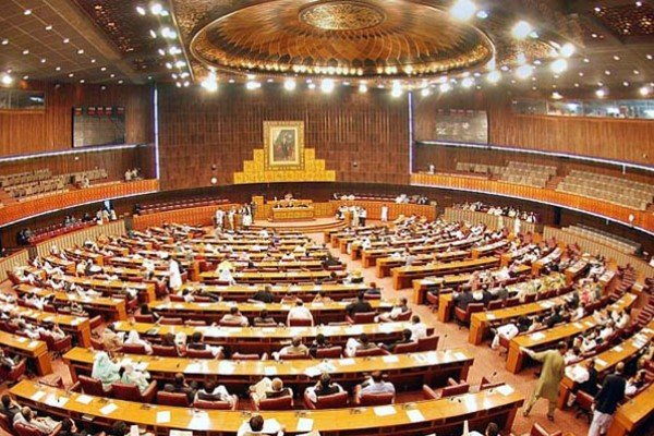 رئيس المعارضة في البرلمان الباكستاني يشيد بمبادرة الإمام الخميني لإحياء القضية الفلسطينية