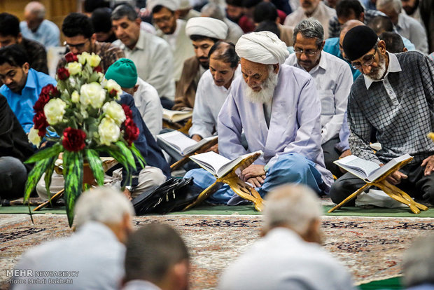 ترتيل القرآن الكريم في مرقد السيدة معصومة (س) 