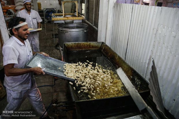 'Zulbia and Bamia', Persian dessert for Ramadan