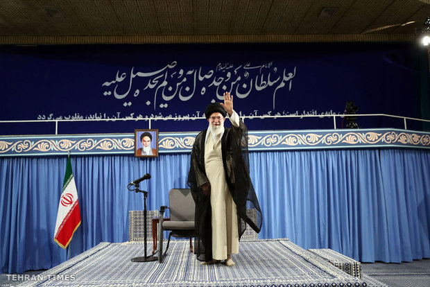 University students meet with Ayatollah Khamenei