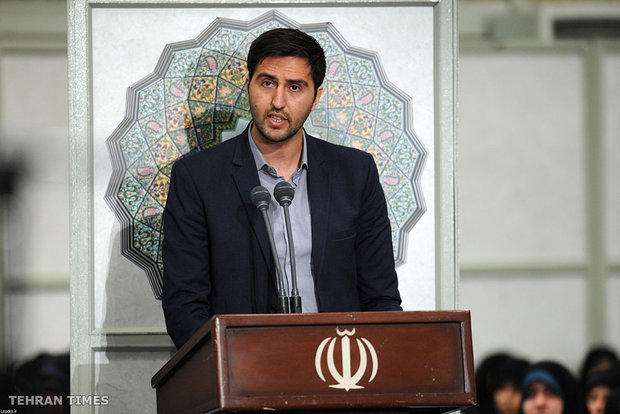 University students meet with Ayatollah Khamenei