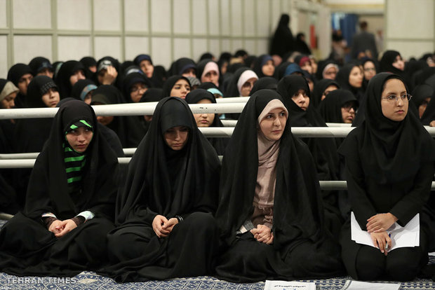 University students meet with Ayatollah Khamenei