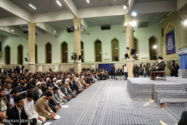University students meet with Ayatollah Khamenei