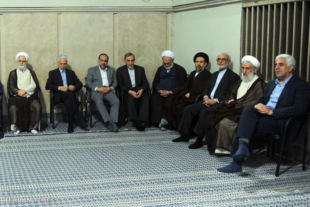 University students meet with Ayatollah Khamenei