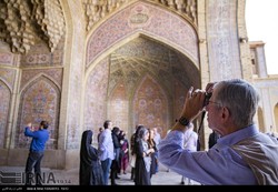 PHOTO: A Western traveler snaps a photo of the intricate stuccowork that embellishes courtyard of Nasir al-Molk Mosque in Shiraz, October 8, 2016. (IRNA/Reza Qaderi)