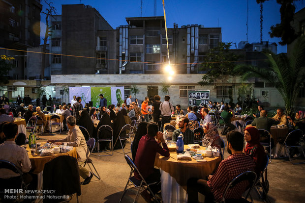 افطاری انجمن عکاسان انقلاب و دفاع مقدس