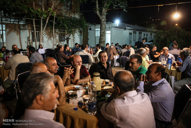 افطاری انجمن عکاسان انقلاب و دفاع مقدس