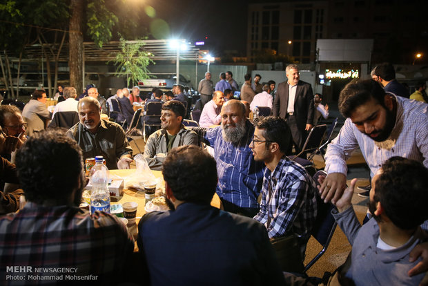 افطاری انجمن عکاسان انقلاب و دفاع مقدس