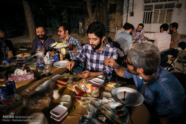 افطاری انجمن عکاسان انقلاب و دفاع مقدس
