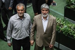 انتخاب بزشكيان نائباً أولاً وعلي مطهري نائباً ثانياً لرئيس البرلمان الإيراني