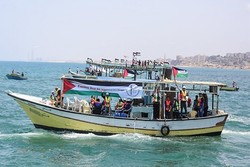 الاحتلال يداهم سفينة "العودة" المتجهة لغزة ويقتادها لأسدود