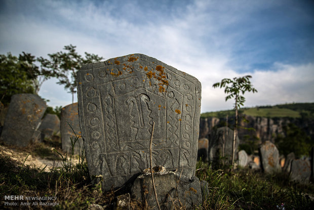"سفيد جاه" التاريخية مقبرة من خمسة قرون شمال ايران