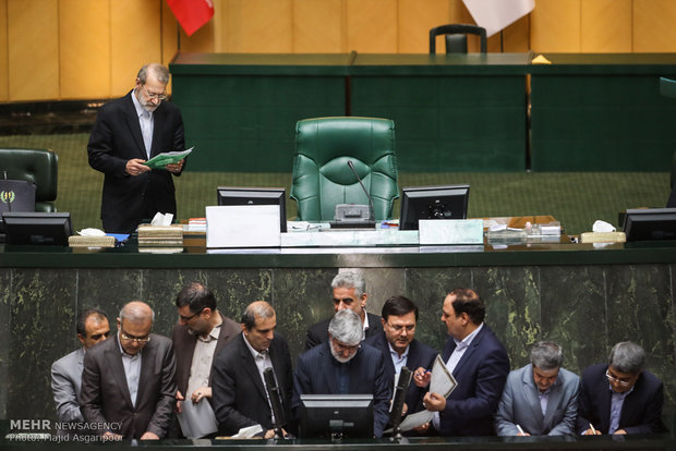 دکتر و مهندس‌های مجلس فاکتور گرفته شدند/لاریجانی"first speaker"شد